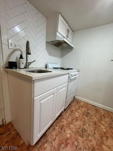106 Summit St, East Orange City, NJ 07017