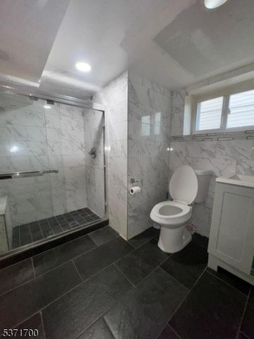 106 Summit St, East Orange City, NJ 07017