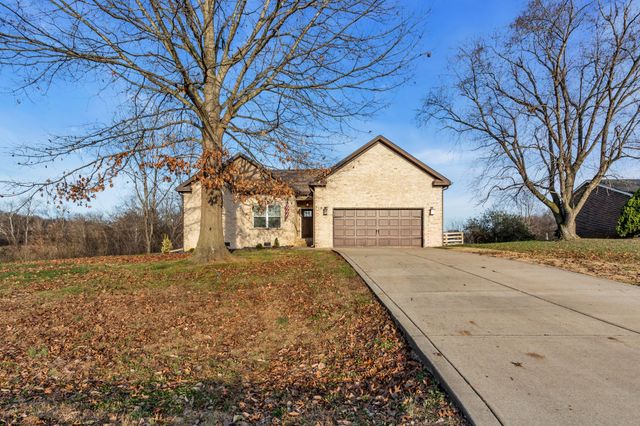 724 Redwood Cir, Columbia, TN 38401