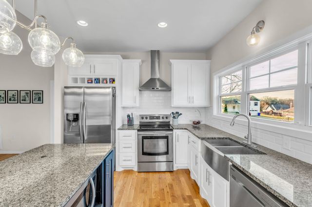 724 Redwood Cir, Columbia, TN 38401