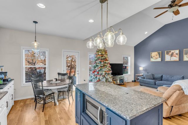 724 Redwood Cir, Columbia, TN 38401