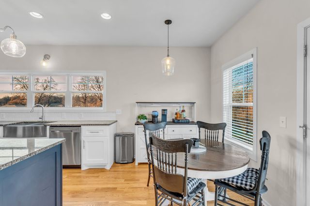 724 Redwood Cir, Columbia, TN 38401