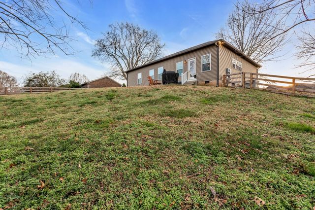 724 Redwood Cir, Columbia, TN 38401