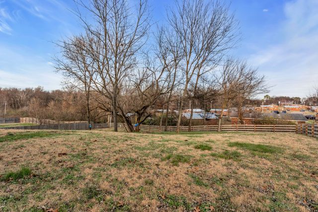 724 Redwood Cir, Columbia, TN 38401