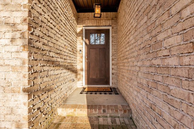 724 Redwood Cir, Columbia, TN 38401