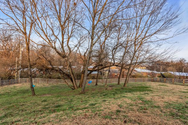 724 Redwood Cir, Columbia, TN 38401