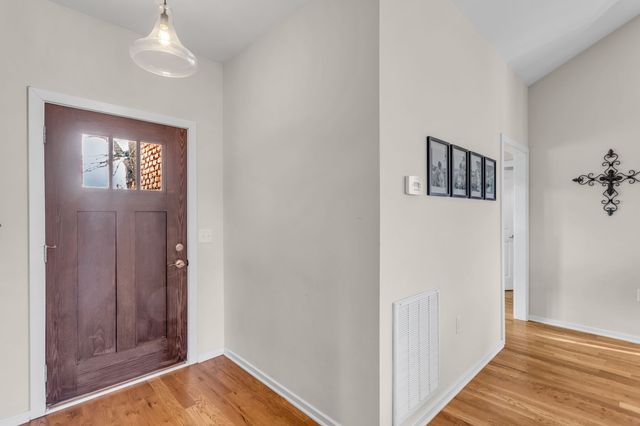 724 Redwood Cir, Columbia, TN 38401