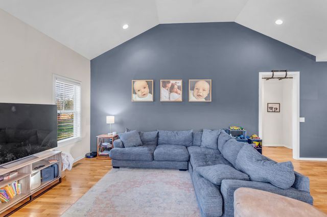 724 Redwood Cir, Columbia, TN 38401