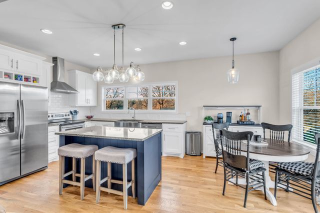 724 Redwood Cir, Columbia, TN 38401