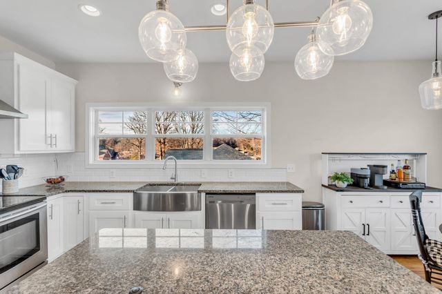 724 Redwood Cir, Columbia, TN 38401