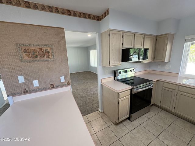 681 N Hearthside Lane, Tucson, AZ 85748