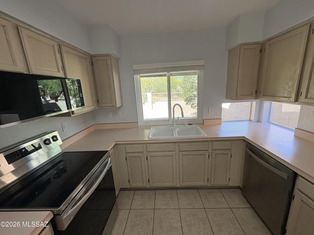 681 N Hearthside Lane, Tucson, AZ 85748