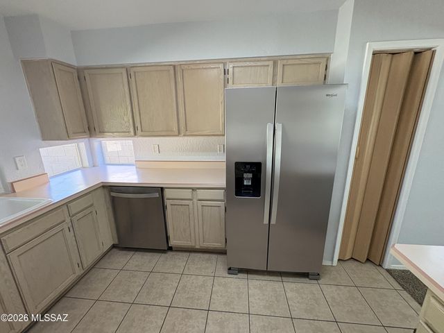 681 N Hearthside Lane, Tucson, AZ 85748