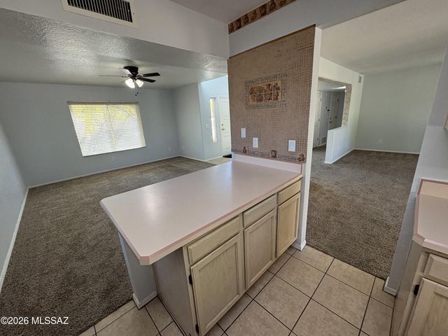 681 N Hearthside Lane, Tucson, AZ 85748