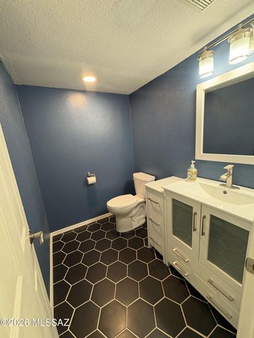 681 N Hearthside Lane, Tucson, AZ 85748