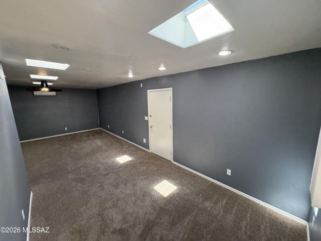 681 N Hearthside Lane, Tucson, AZ 85748