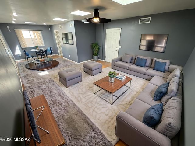 681 N Hearthside Lane, Tucson, AZ 85748