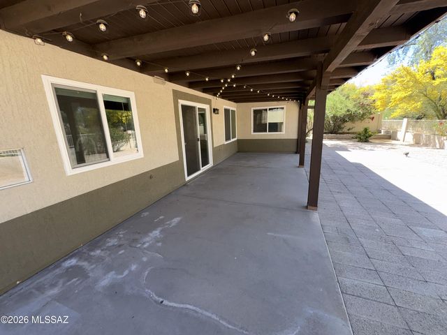 681 N Hearthside Lane, Tucson, AZ 85748