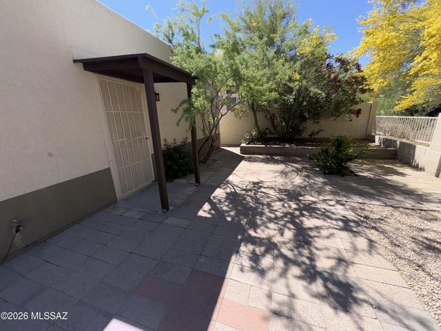 681 N Hearthside Lane, Tucson, AZ 85748