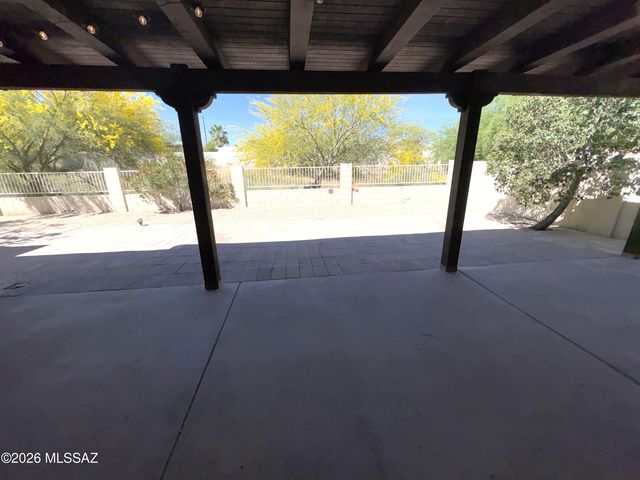 681 N Hearthside Lane, Tucson, AZ 85748