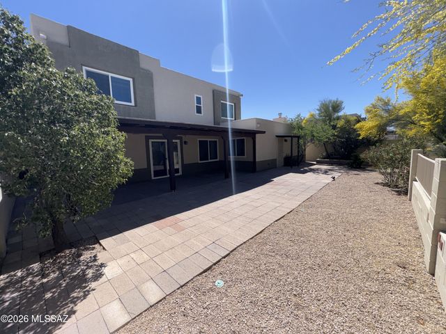 681 N Hearthside Lane, Tucson, AZ 85748