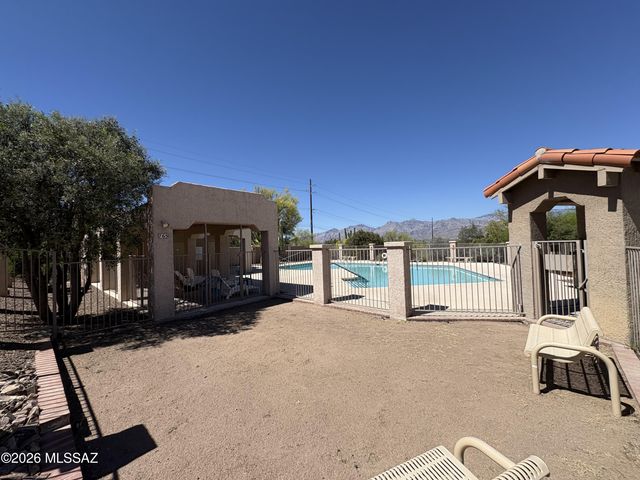 681 N Hearthside Lane, Tucson, AZ 85748