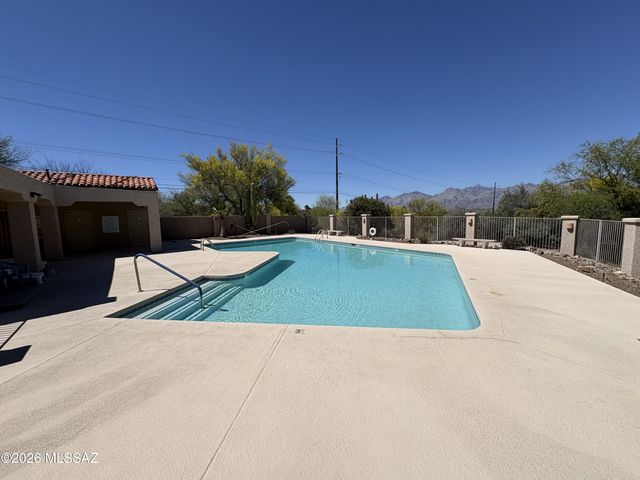 681 N Hearthside Lane, Tucson, AZ 85748