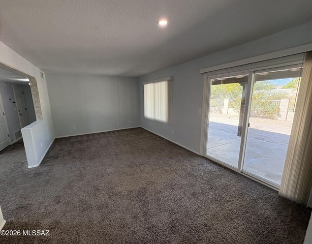 681 N Hearthside Lane, Tucson, AZ 85748