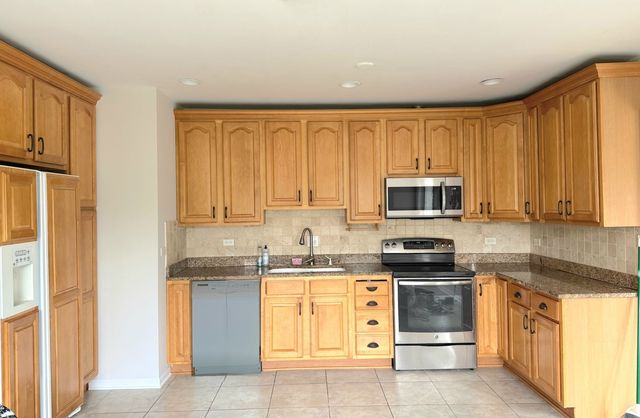 5185 Grand Avenue, Gurnee, IL 60031