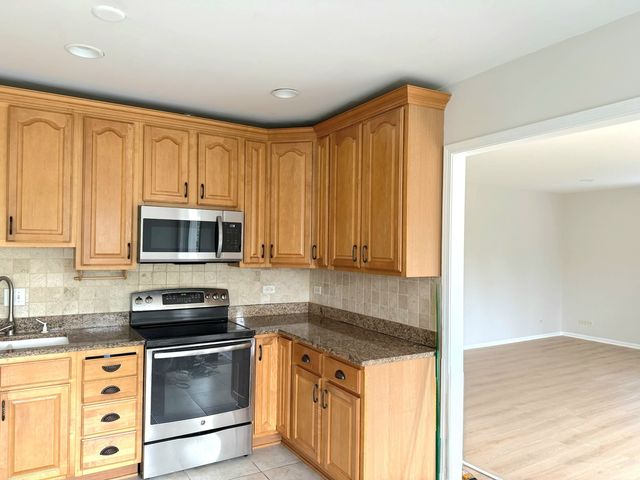 5185 Grand Avenue, Gurnee, IL 60031