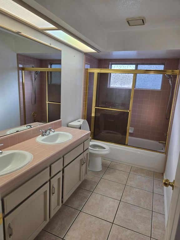Image 15 of property listing at 1415 E Portland Avenue, Fresno, CA 93720