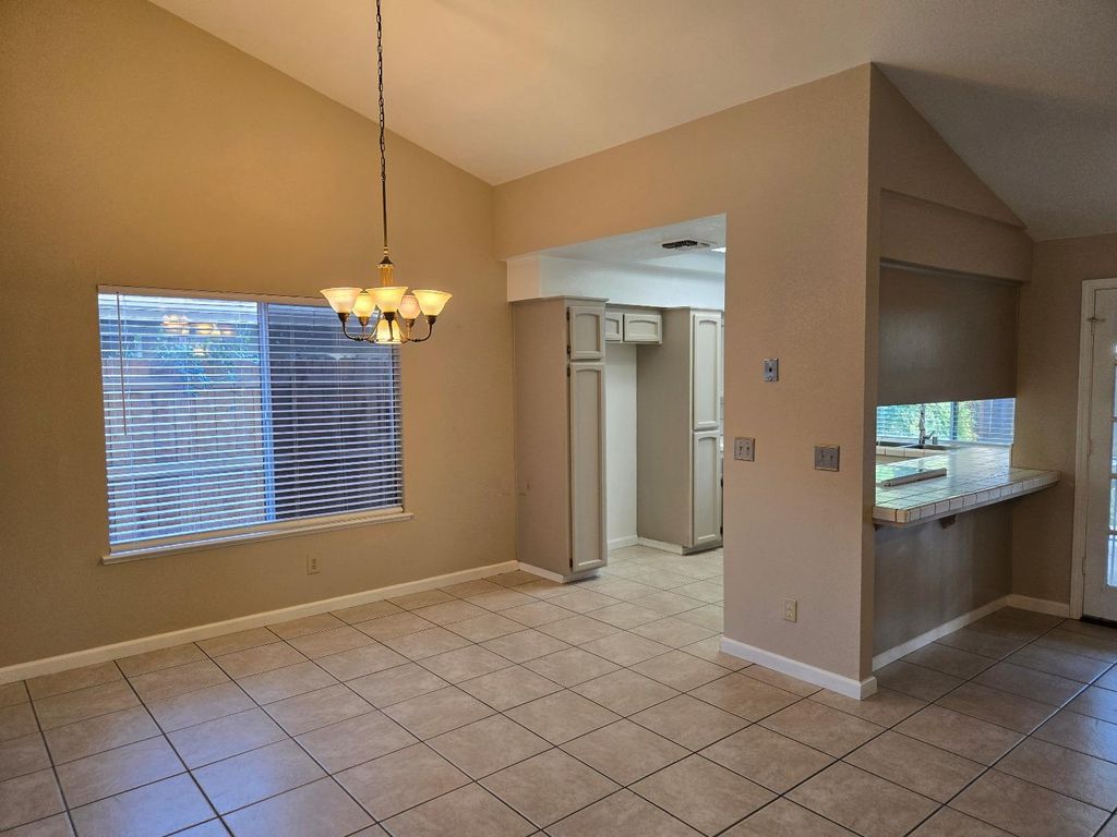 Image 8 of property listing at 1415 E Portland Avenue, Fresno, CA 93720