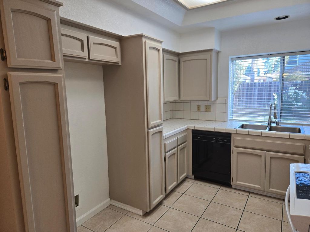Image 9 of property listing at 1415 E Portland Avenue, Fresno, CA 93720