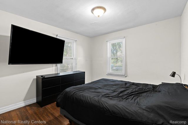 22109 Hawthorne Street, Farmington, MI 48336