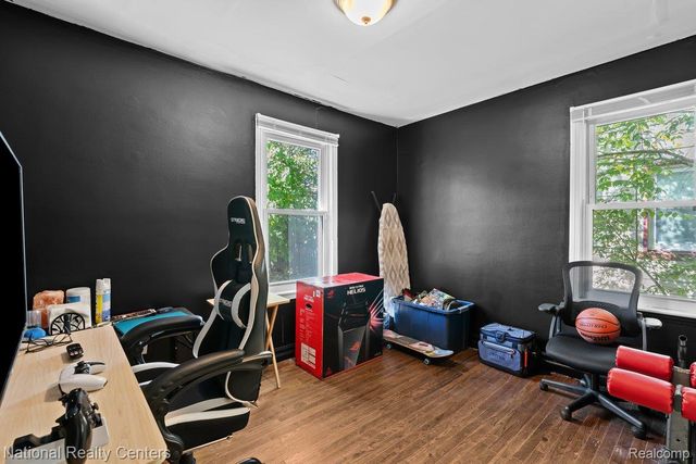 22109 Hawthorne Street, Farmington, MI 48336