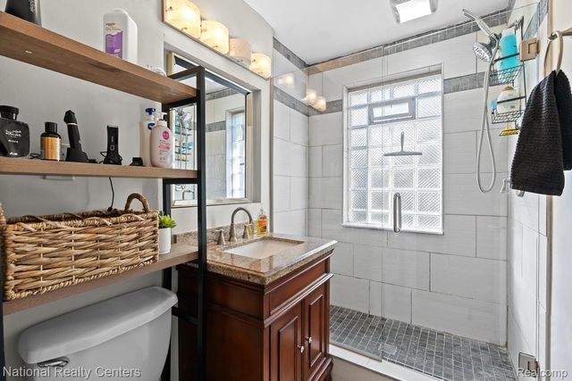 22109 Hawthorne Street, Farmington, MI 48336