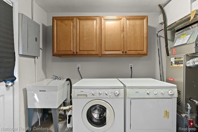 22109 Hawthorne Street, Farmington, MI 48336