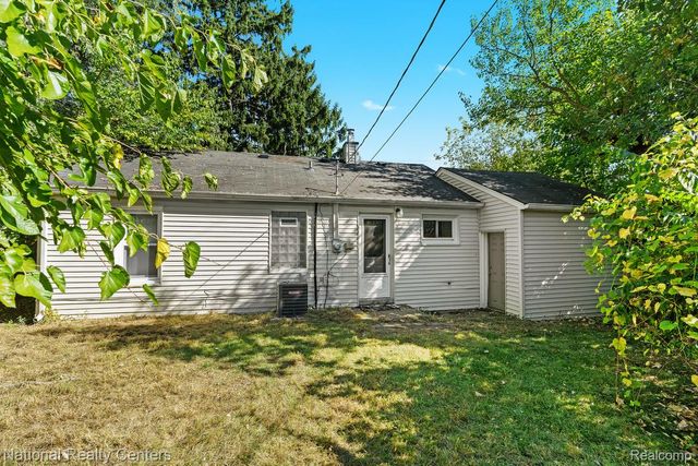 22109 Hawthorne Street, Farmington, MI 48336