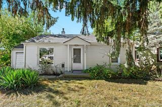 22109 Hawthorne Street, Farmington, MI 48336