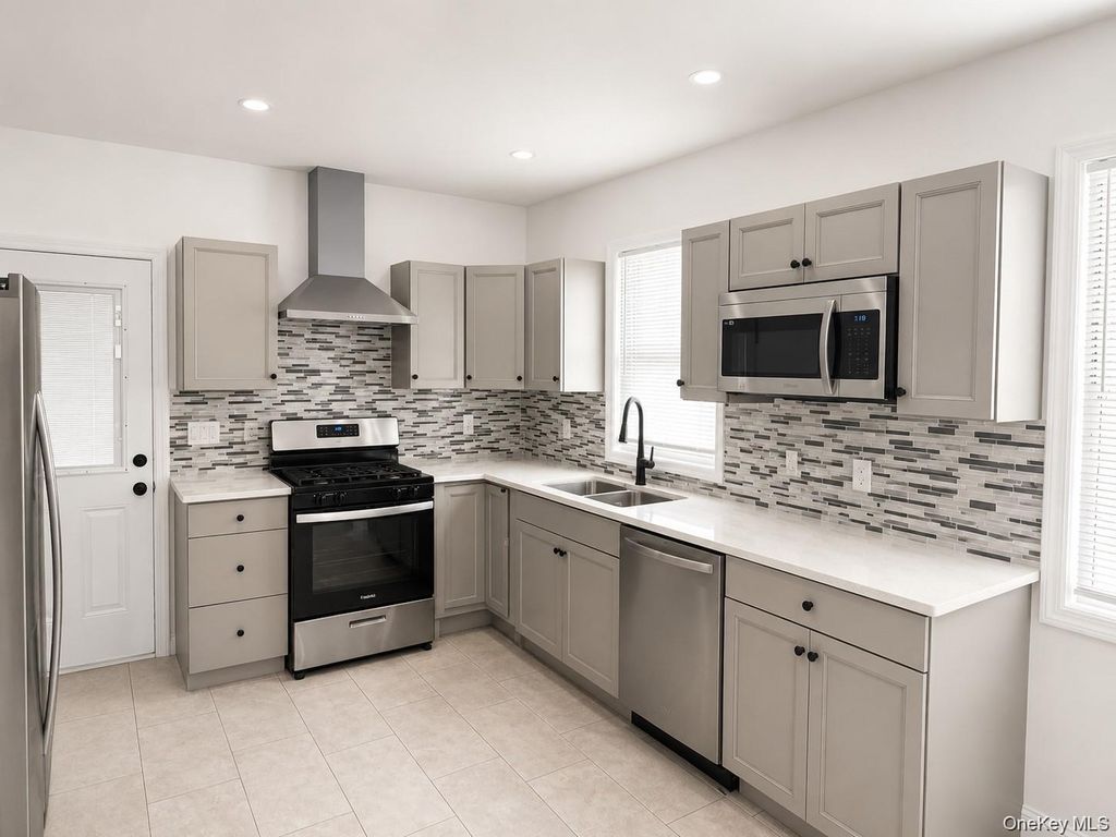 130 Elizabeth Avenue, Hempstead, NY 11550 — photo 2