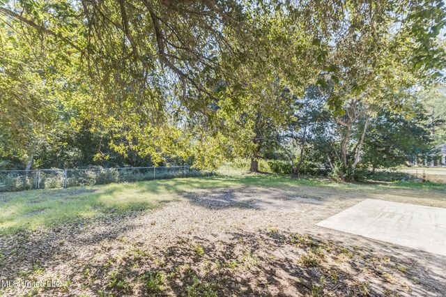 215 Ridgeway Drive, Gulfport, MS 39507