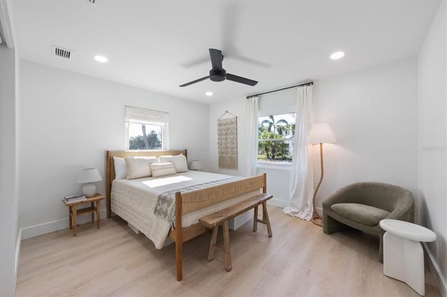 414 79TH STREET, Holmes Beach, FL 34217