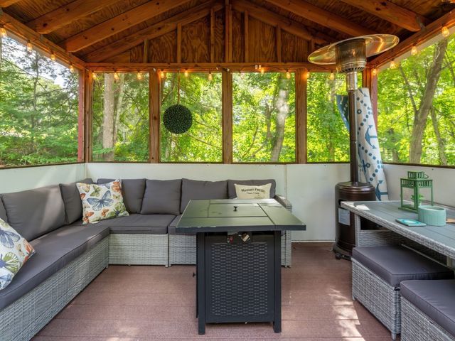 199 Greenville, North Smithfield, RI 02896