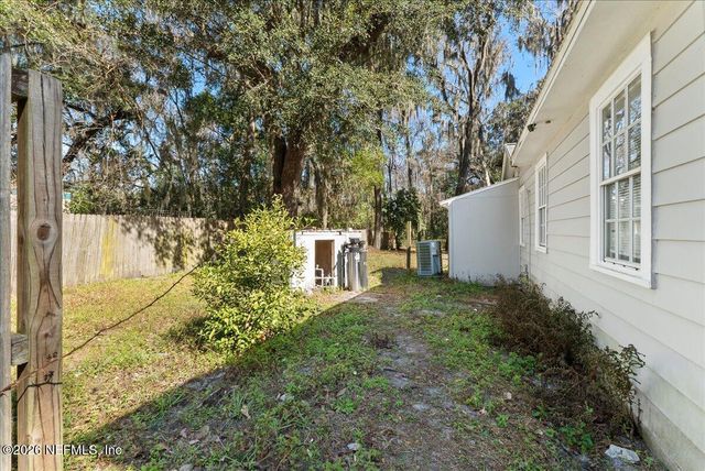 10565 BESSENT Road N, Jacksonville, FL 32218