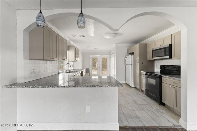 10565 BESSENT Road N, Jacksonville, FL 32218