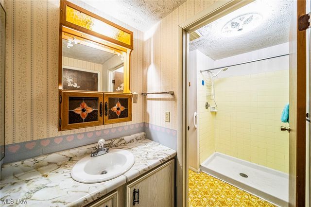 6401 Painesville Warren Road, Concord, OH 44077