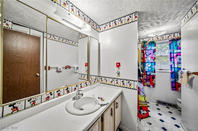 6401 Painesville Warren Road, Concord, OH 44077