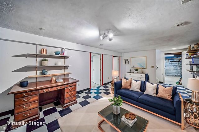 6401 Painesville Warren Road, Concord, OH 44077