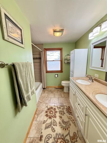 102 S SUNRISE Street, Roanoke, IL 61561