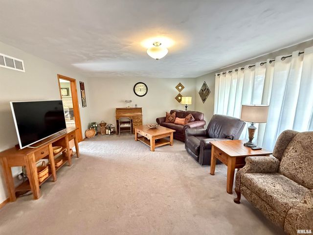 102 S SUNRISE Street, Roanoke, IL 61561